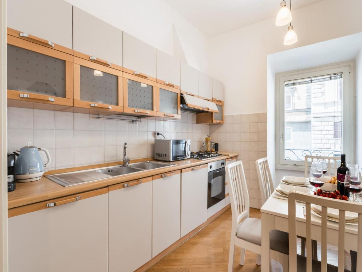 The Best Rent - Spacious Three-Bedroom Apartment Near The Colosseum ローマ エクステリア 写真